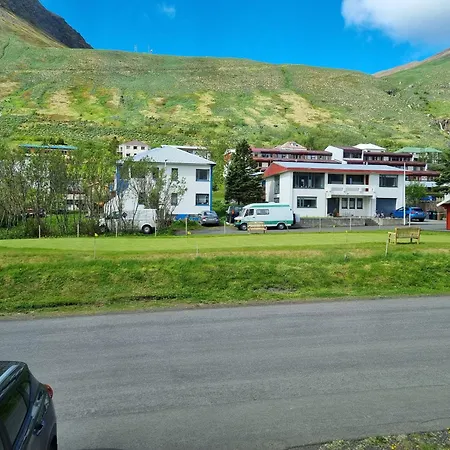 The Painter'S House With View And Balcony Apartment Siglufjordur Exterior photo