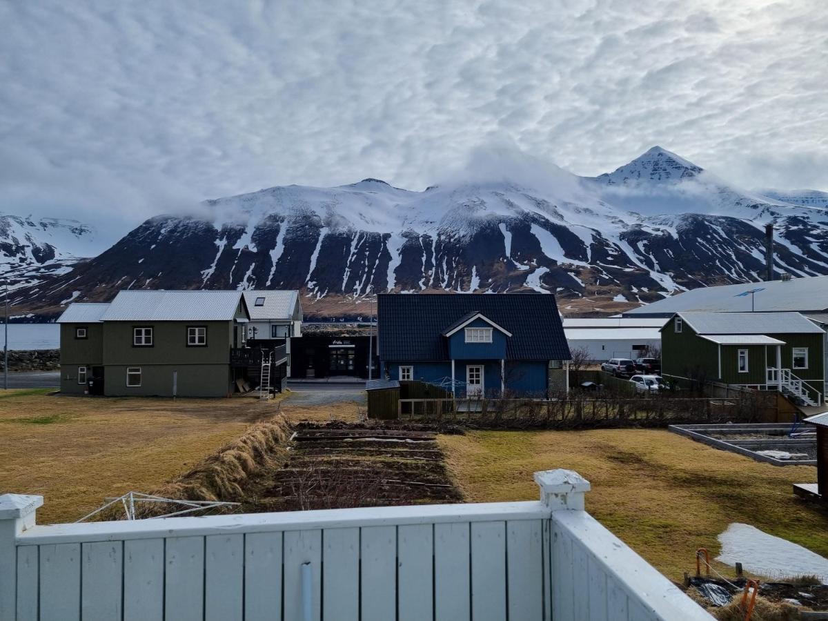 Apartment The Painter's House With View And Balcony Siglufjordur